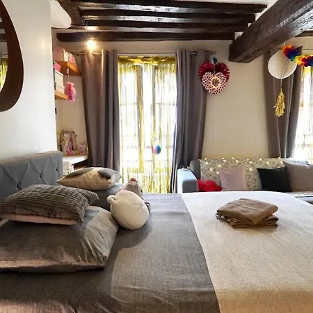 01 Grand At Rambuteau Apartment